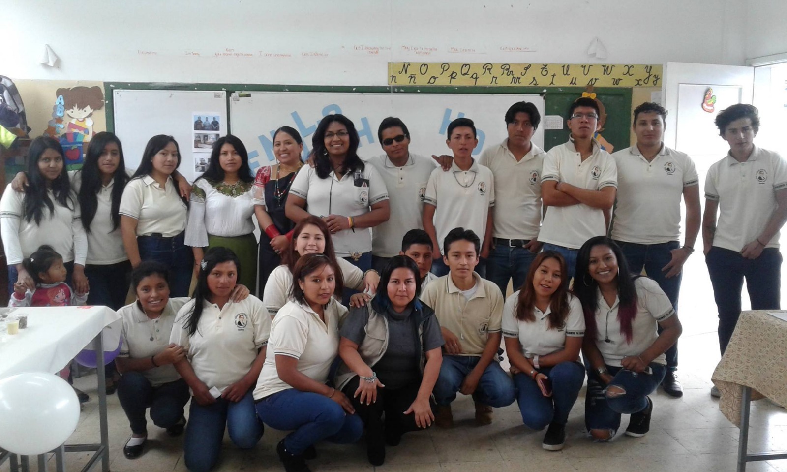 Estudiantes y docentes del Colegio Pedro Vicente Maldonado durante el programa Casa Abierta.